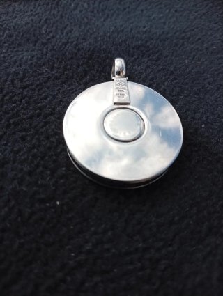 Colgante Bvlgari oro blanco 18 kilates y Nácar