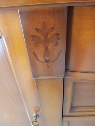 Aparador de salón de cerezo