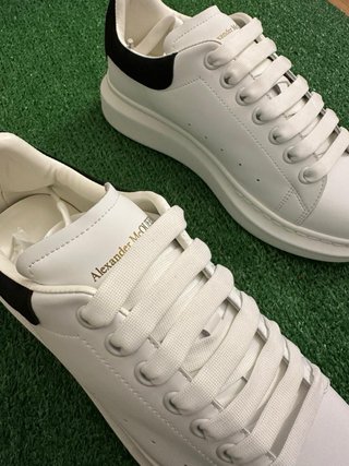 Scarpe Alexander McQueen bianche e nere