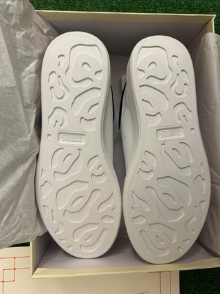 Scarpe Alexander McQueen bianche e nere