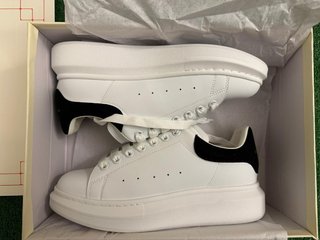 Scarpe Alexander McQueen bianche e nere