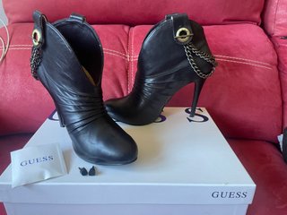 Botines Guess Piel Tacón Alto Negro