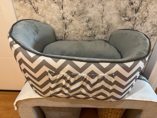 Cama Sofá Perro Pequeño Gris y Blanco