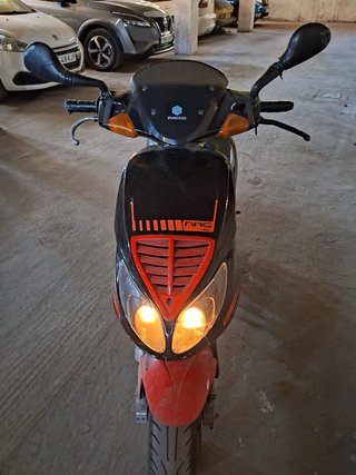 Piaggio Energy Scooter Negra y roja