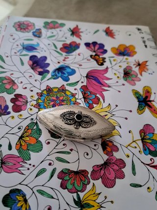 Pastillero de plata con piedra verde