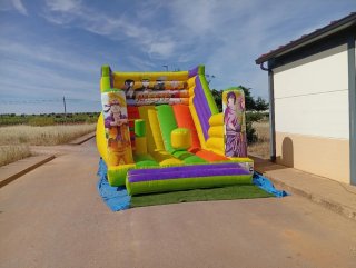 Materassini gonfiabili con scivolo per la tua festa
