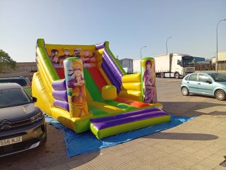 Materassini gonfiabili con scivolo per la tua festa
