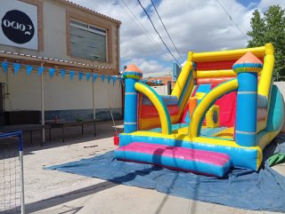 Materassini gonfiabili con scivolo per la tua festa