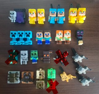 Figuras Minecraft Kinder + Bloques VC335 y VC399