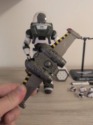 Figura Buzz Lightyear Articulada y con LUZ