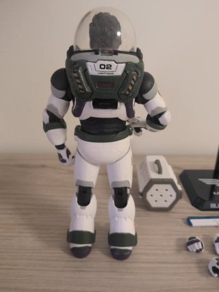 Figura Buzz Lightyear Articulada y con LUZ