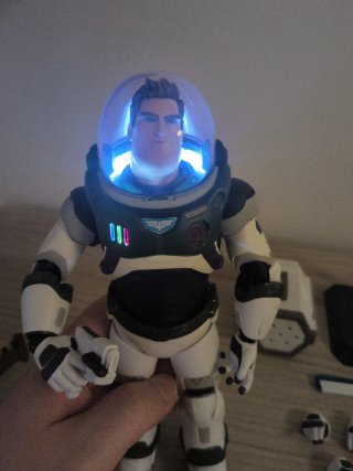 Figura Buzz Lightyear Articulada y con LUZ