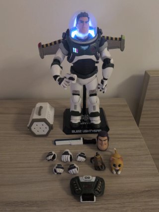 Figura Buzz Lightyear Articulada y con LUZ