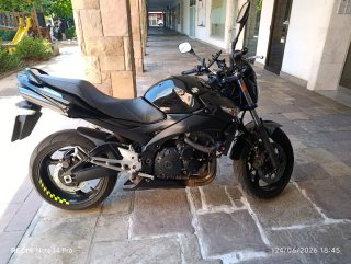 Suzuki GSR600 Negra