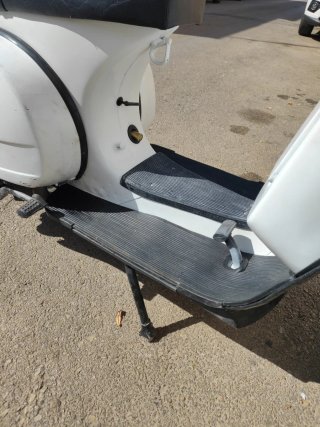Vespa Blanca Scooter