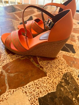 Sandalias cuña Tommy Hilfiger color salmon .