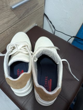 Zapatillas Skechers Blancas y Marrones