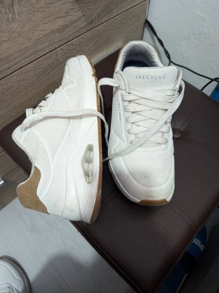 Zapatillas Skechers Blancas y Marrones