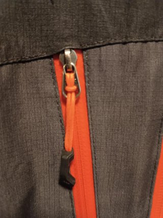 Chaqueta Montaña Hombre Quechua Negra/Gris