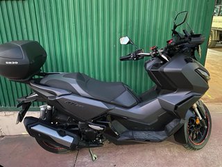Honda ADV 350 Gris Carborium