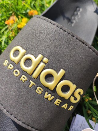Chanclas Adidas Negras y Doradas
