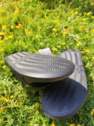 Chanclas Adidas Negras y Doradas