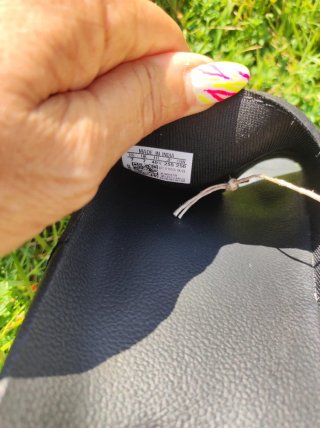 Chanclas Adidas Negras y Doradas