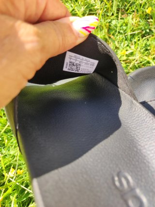 Chanclas Adidas Negras y Doradas