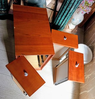 Cajonera pequeña de madera