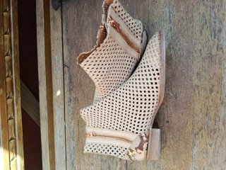 Botitas verano beige caladas