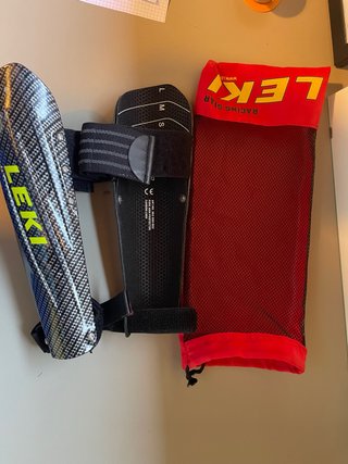 Protecciones esquí LEKI Carbono y Malla