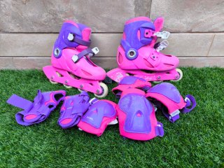 Patines en línea y protecciones rosas/morados