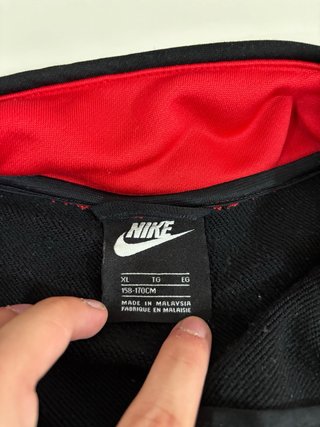 Conjunto Nike Negro y Rojo para niños