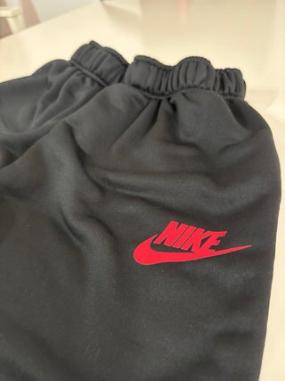 Conjunto Nike Negro y Rojo para niños