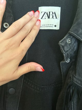 Cazadora Zara flecos negra