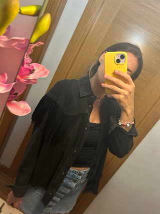 Cazadora Zara flecos negra
