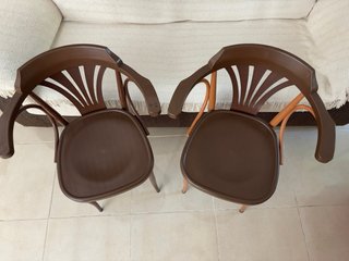 2 Sillas con brazos estilo Thonet Marrón