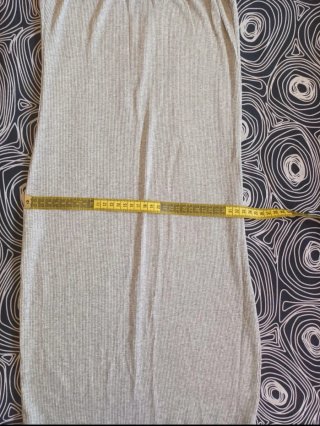Vestido gris con escote