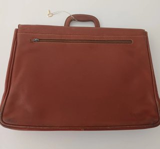 Cartera de piel marrón