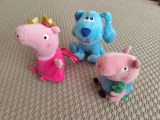 Lote Peluches Peppa Pig y Bluey
