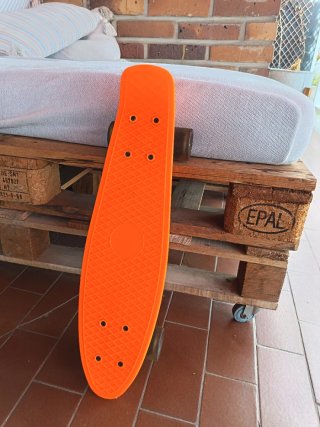 Patinete naranja