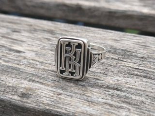 Anillo Art Déco Plata con Iniciales RK