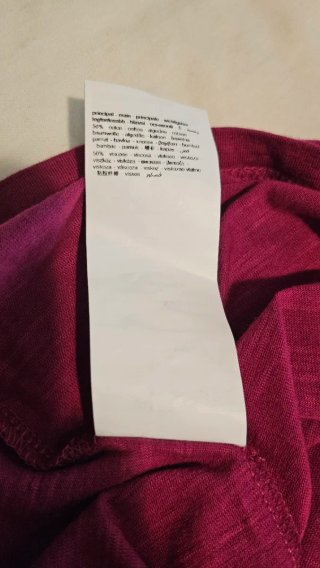 Camiseta rosa sin mangas con volantes