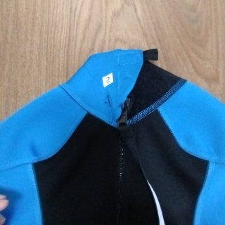 Neopreno infantil OLAIAN azul negro, talla 6 años