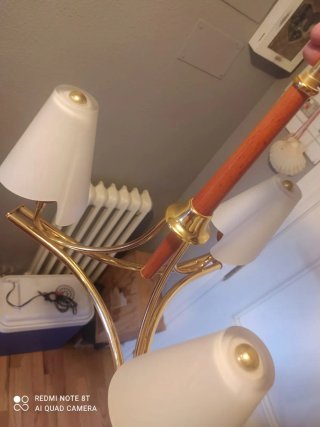 Lámpara moderna madera y metal dorado