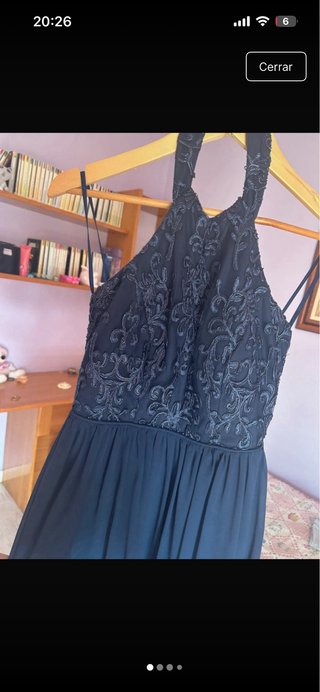 Vestido halter azul para evento.