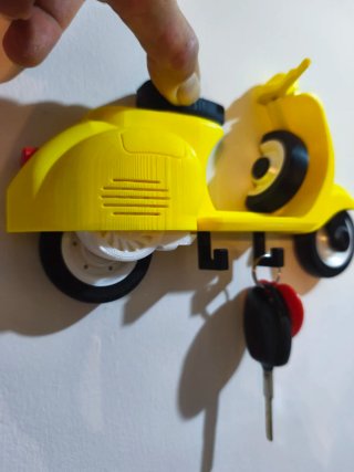 Portachiavi a forma di Vespa Gialla