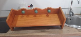 Repisa perchero de madera