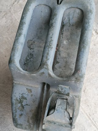 Bidón metálico 1977