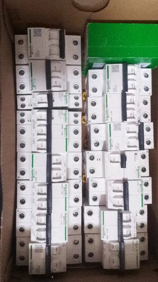 Interruptores Automáticos Schneider Eléctricos